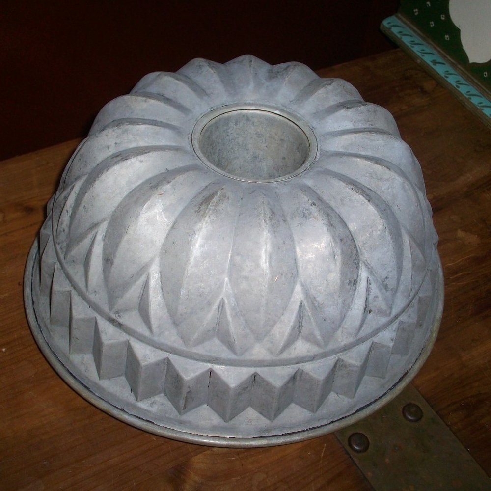 Vintage Metal Mold Aluminum 4x9 Ring w Center Cone Jello Mold Pan Wall Art Decor